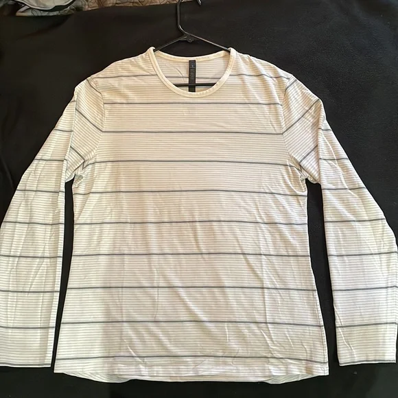 Lululemon 5 Year Basic Long Sleeve - Picture 4 of 7